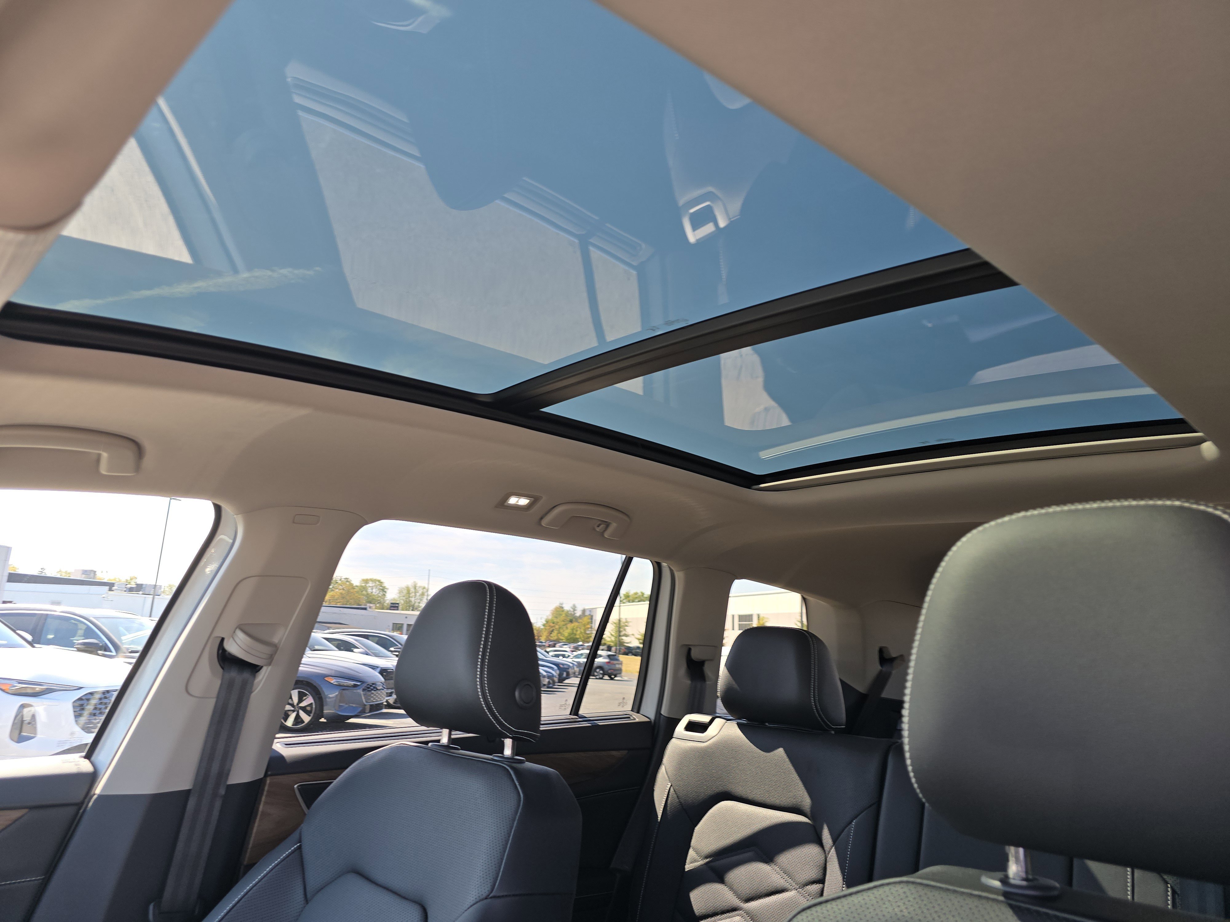 2026 Volkswagen Atlas SE Technology photo 9