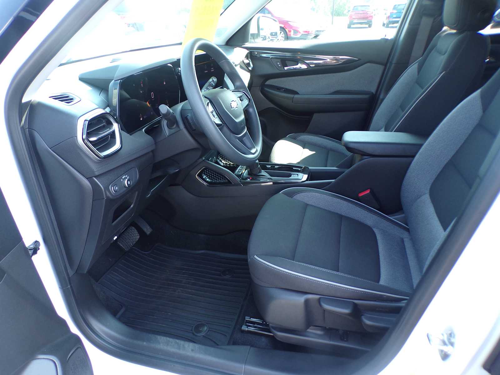 2025 Chevrolet Trailblazer LT photo 8