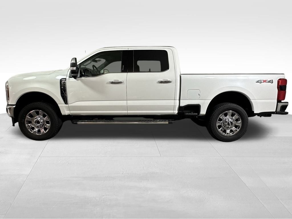 2026 Ford F-350 Lariat photo 3