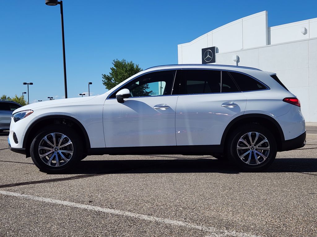 2026 Mercedes Benz GLC 300 4MATIC photo 4
