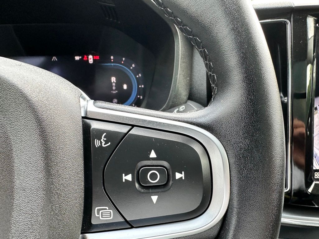2025 Volvo XC60 B5 Core photo 21
