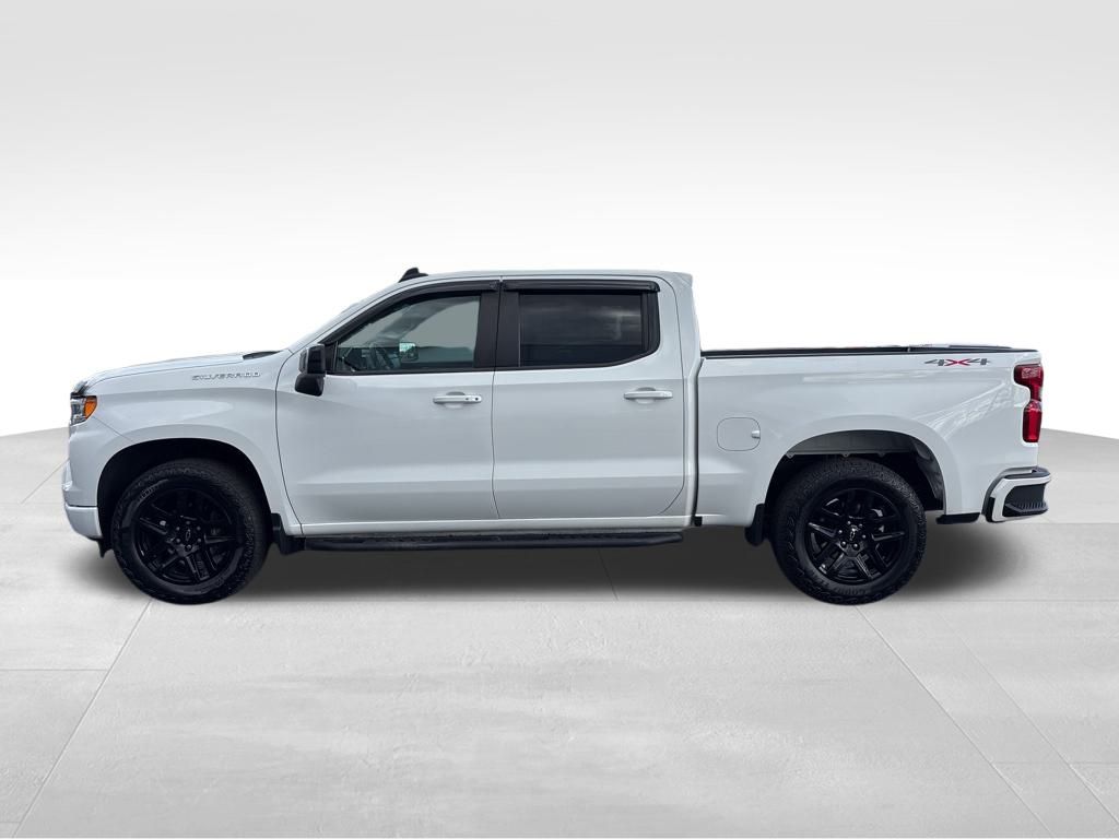 2022 Chevrolet Silverado 1500 RST photo 2