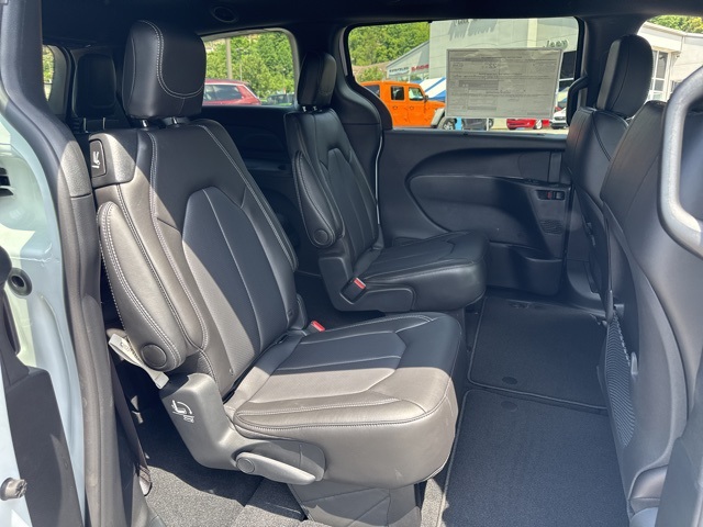 2025 Chrysler Voyager LX photo 21