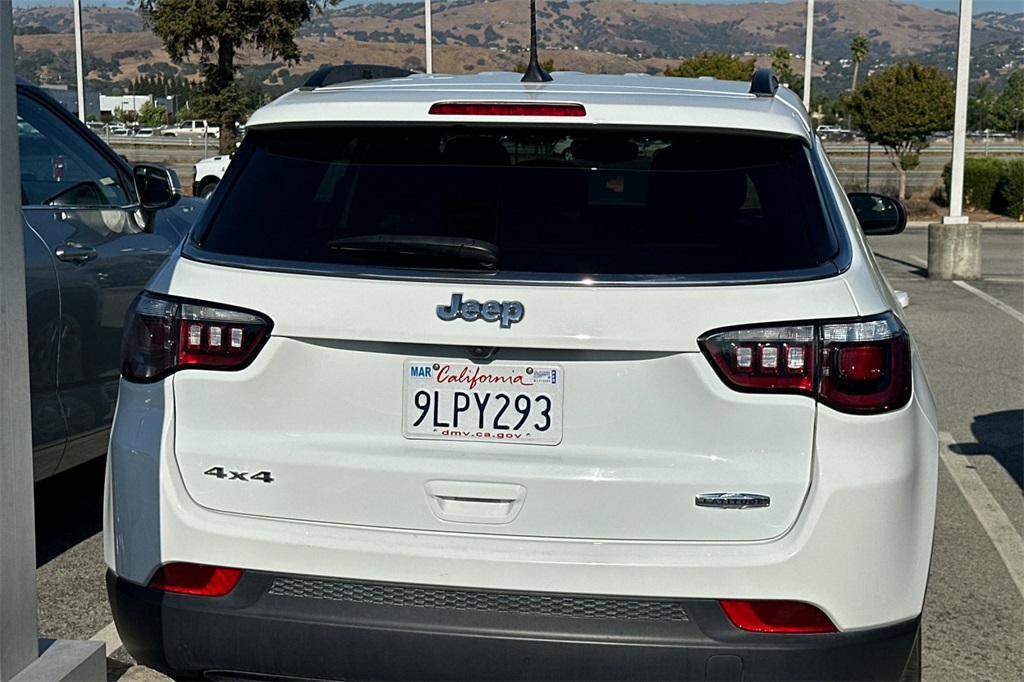 2024 Jeep Compass Latitude photo 2