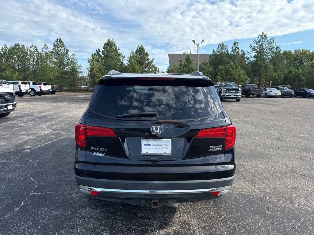 2016 Honda Pilot Touring photo 14