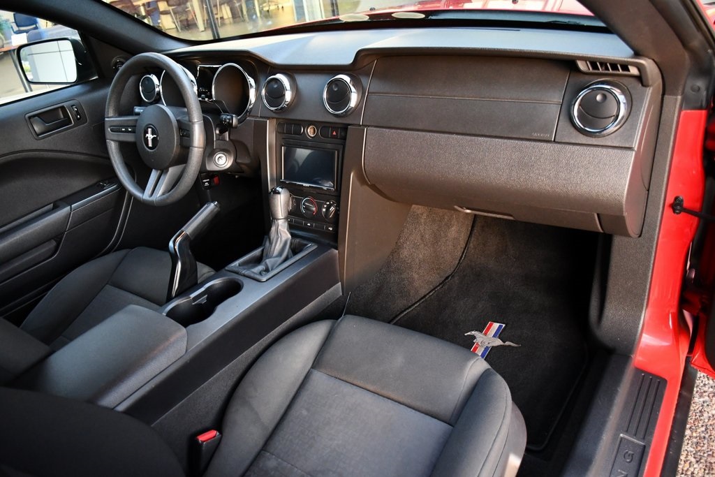 2005 Ford Mustang photo 26