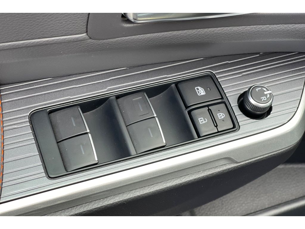 2022 Toyota Sienna XSE photo 11