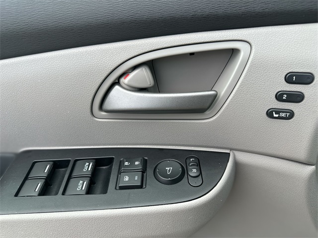 2013 Honda Odyssey Touring Elite photo 12