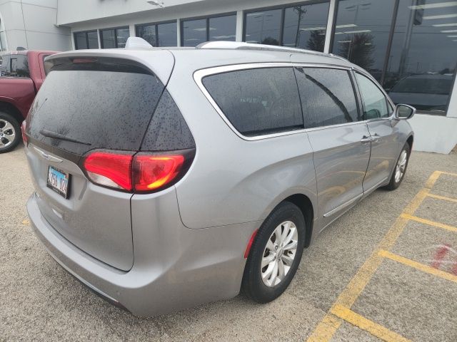 2018 Chrysler Pacifica Touring L photo 4