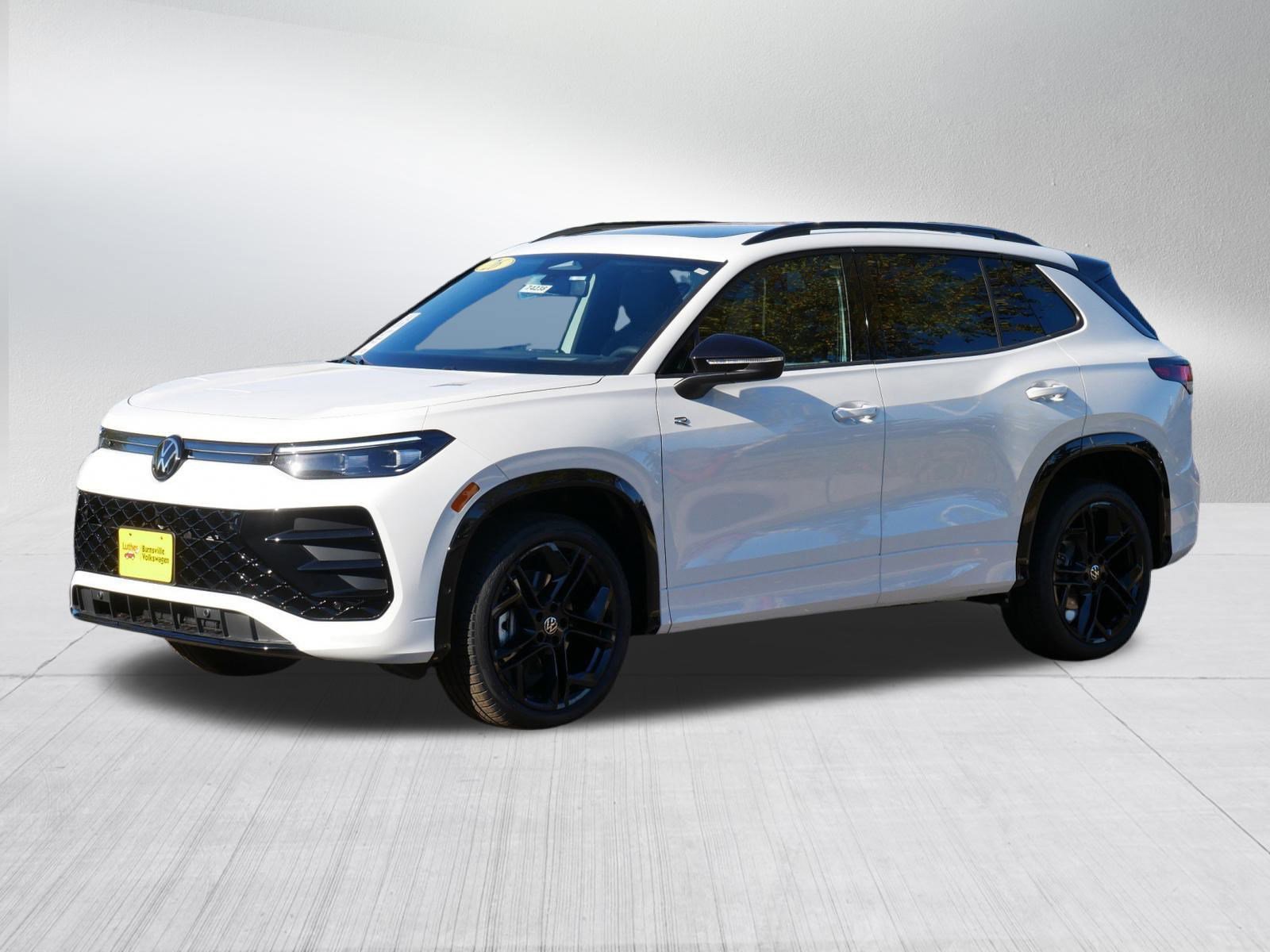 2026 Volkswagen Tiguan SE R-Line Black photo 2