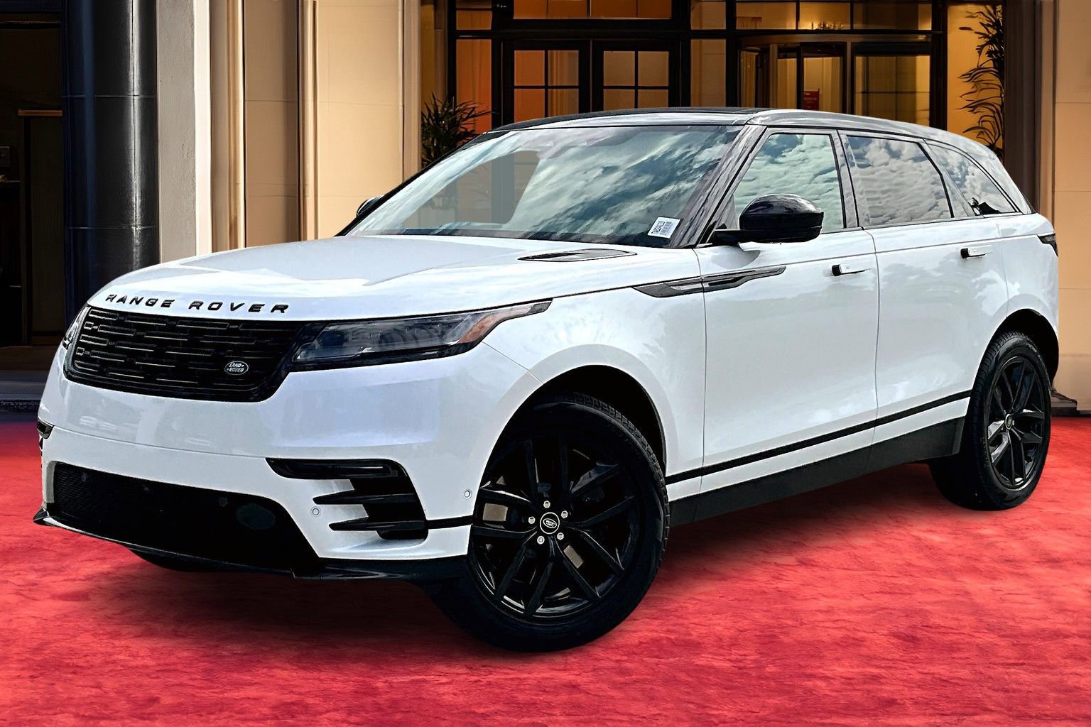 2026 Land Rover Range Rover Velar Dynamic SE's photo
