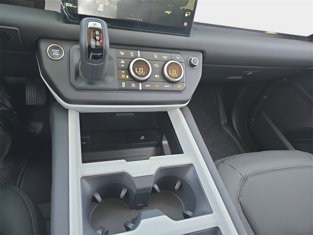 2025 Land Rover Defender 130 S photo 25