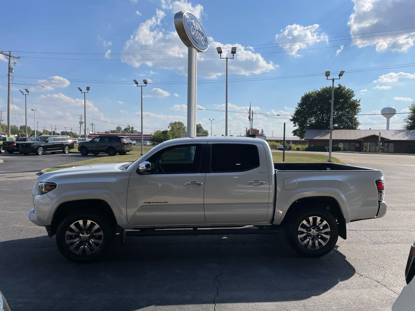 2023 Toyota Tacoma Limited photo 3
