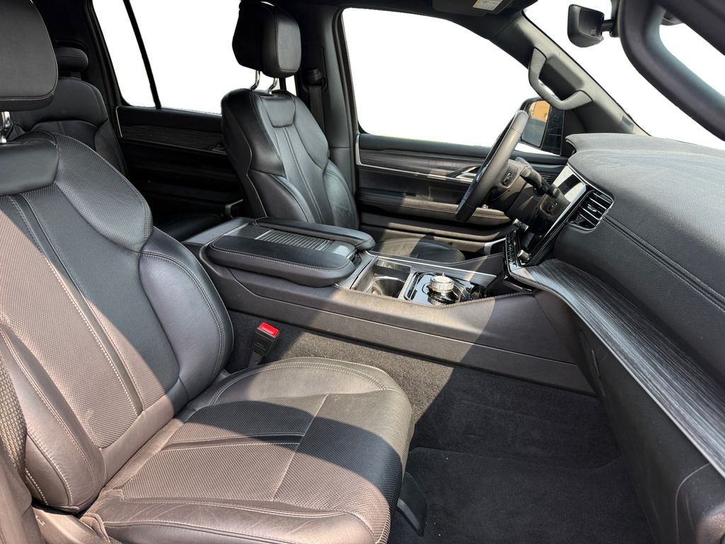 2023 Jeep Wagoneer L Series II photo 15