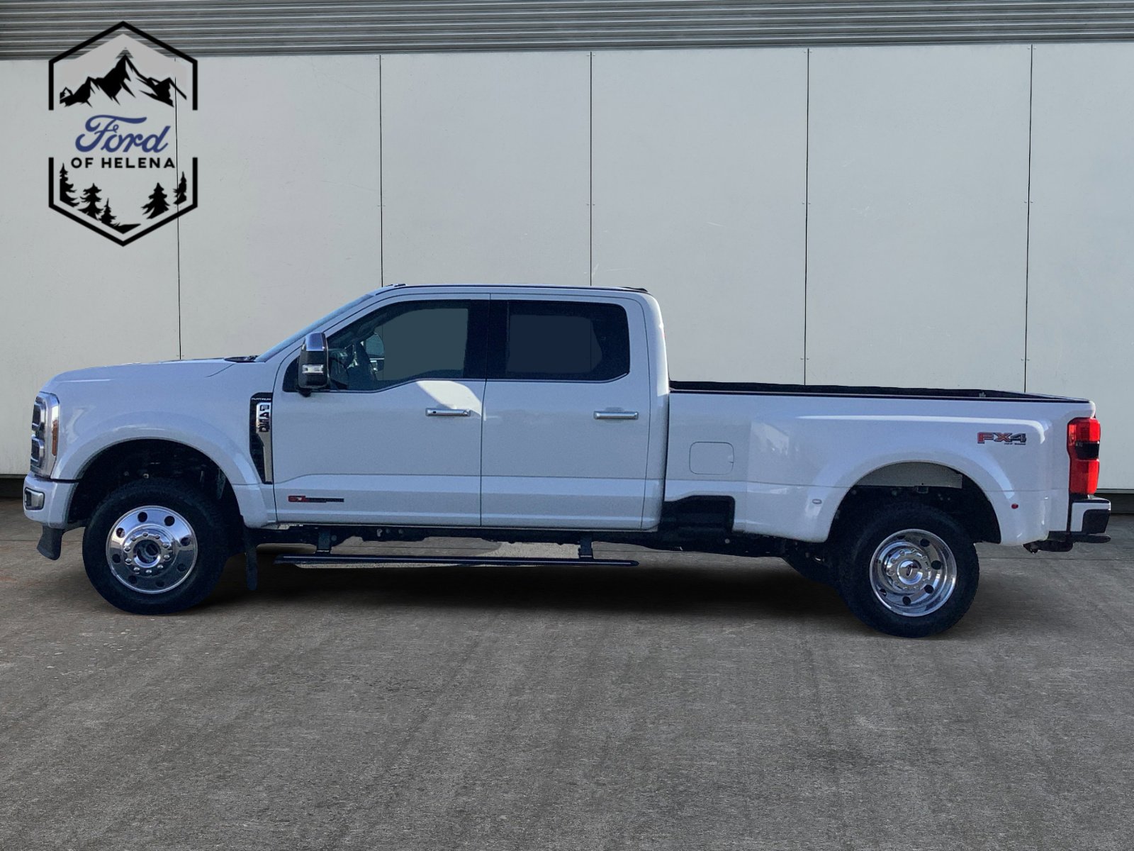 2026 Ford F-450 Lariat photo 2