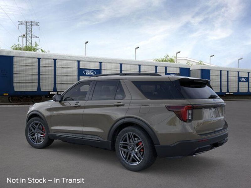 2026 Ford Explorer ST-Line photo 2