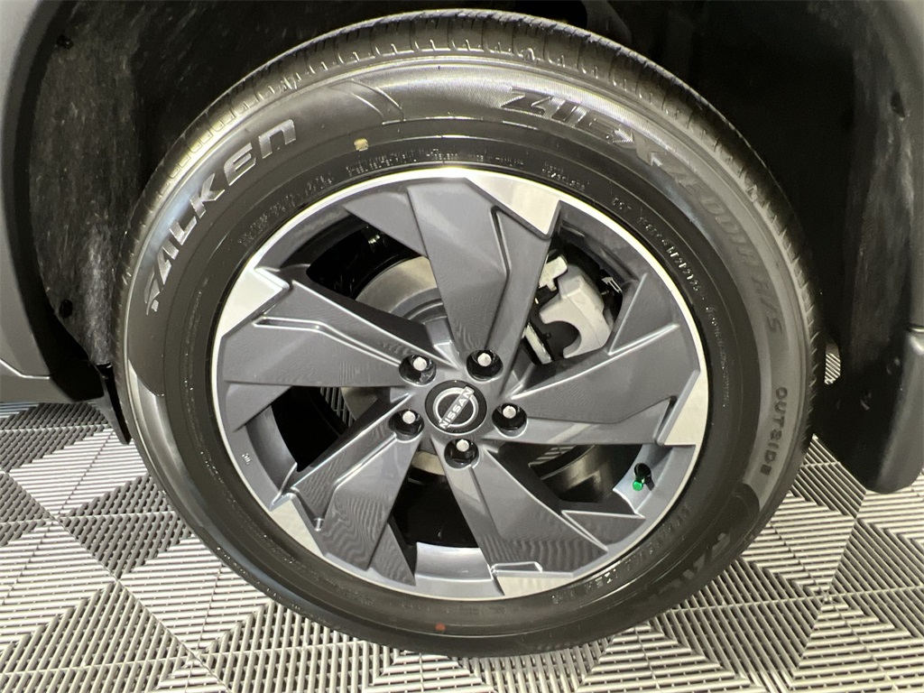 2026 Nissan Rogue SV photo 17