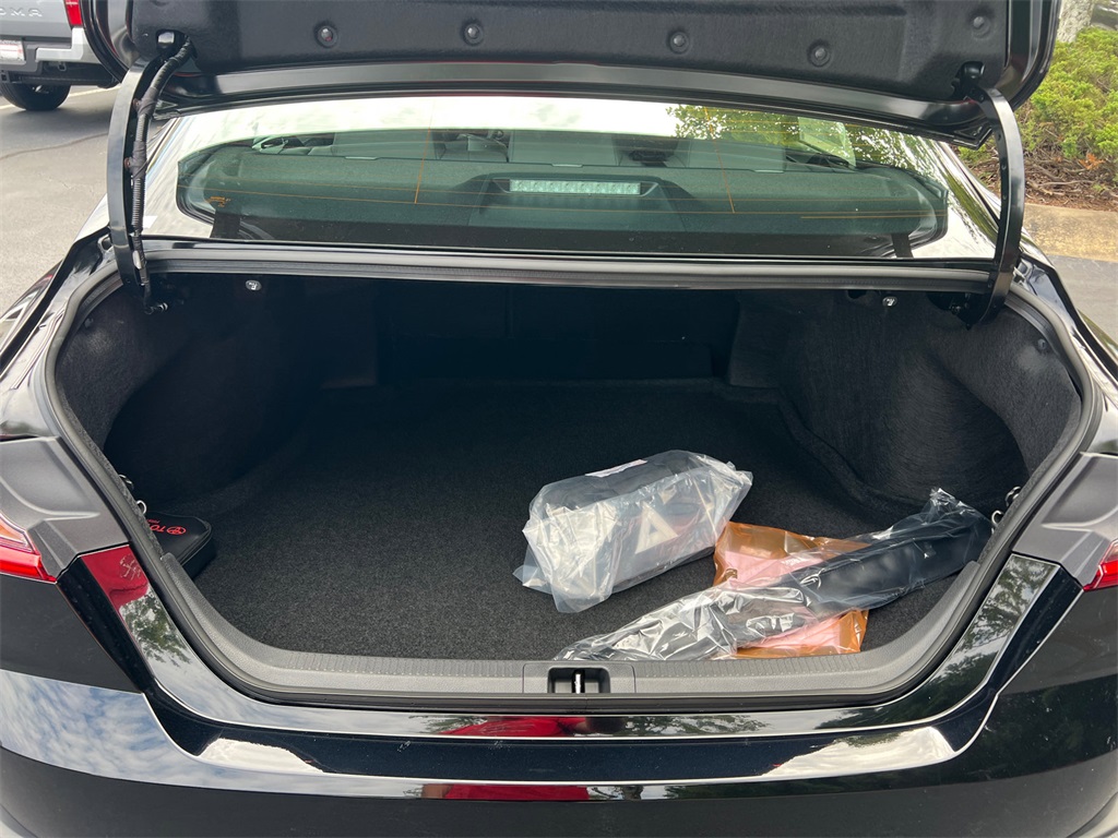 2025 Toyota Camry SE photo 18