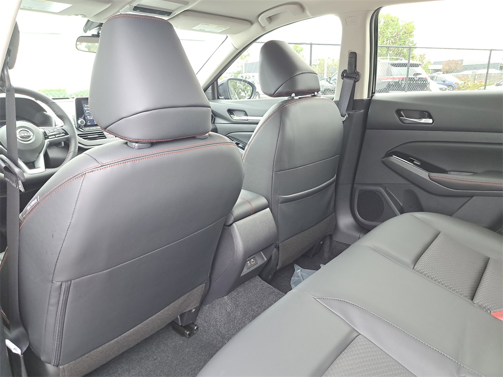 2025 Nissan Altima 2.5 SR photo 11