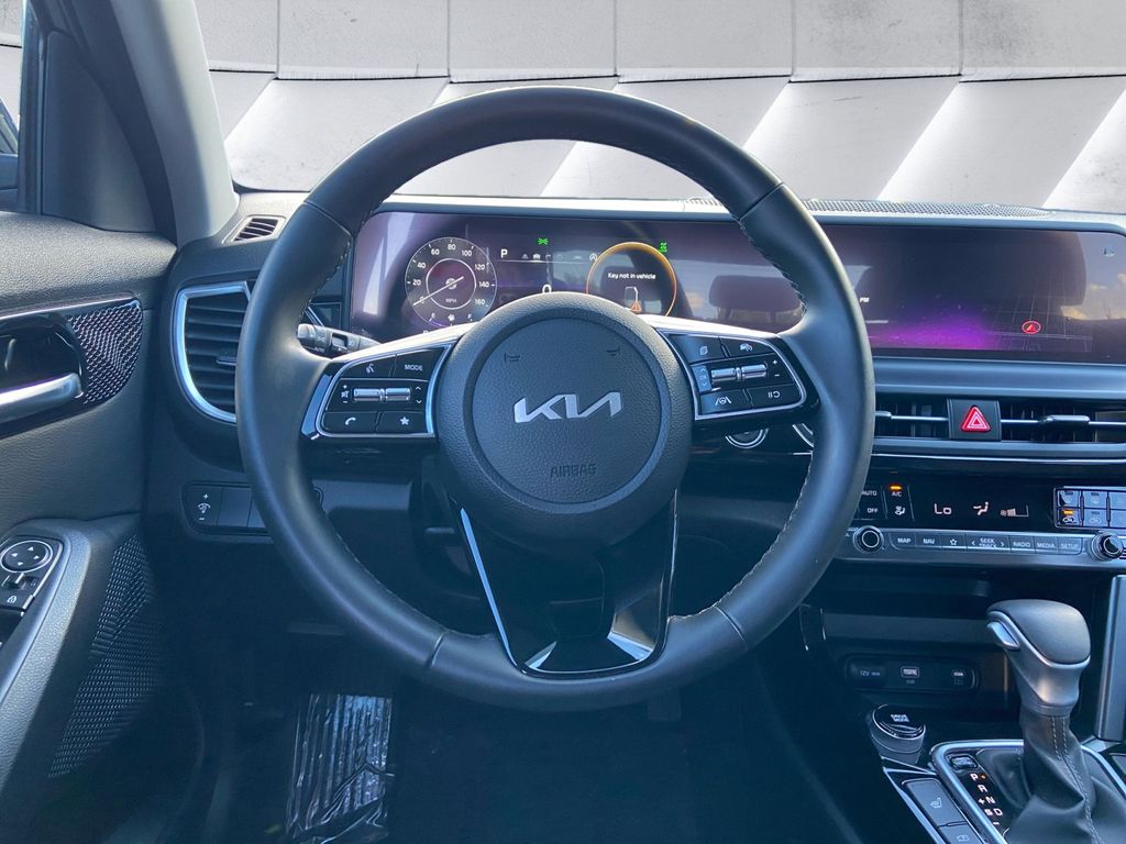 2024 Kia Seltos S photo 8