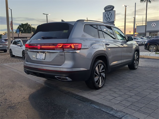2024 Volkswagen Atlas SE photo 2