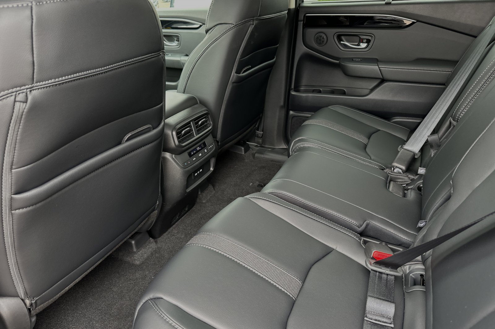 2025 Honda Pilot Touring photo 8