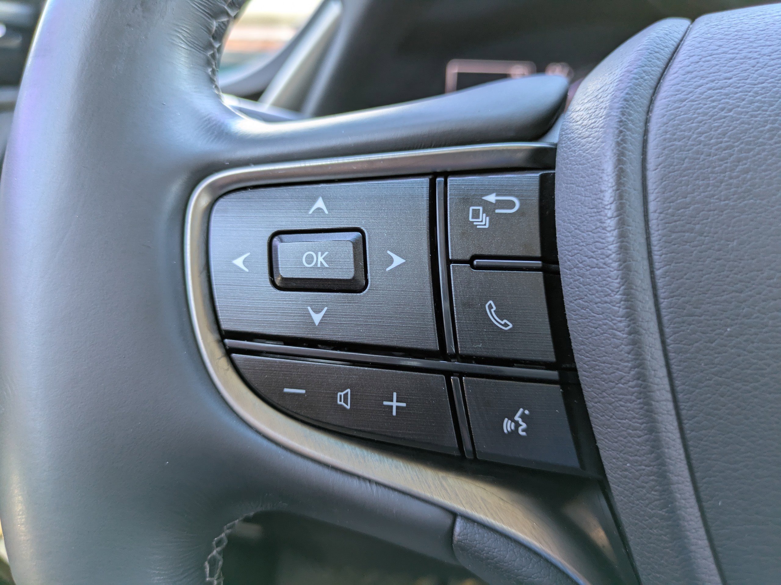 2021 Lexus ES 300h photo 19