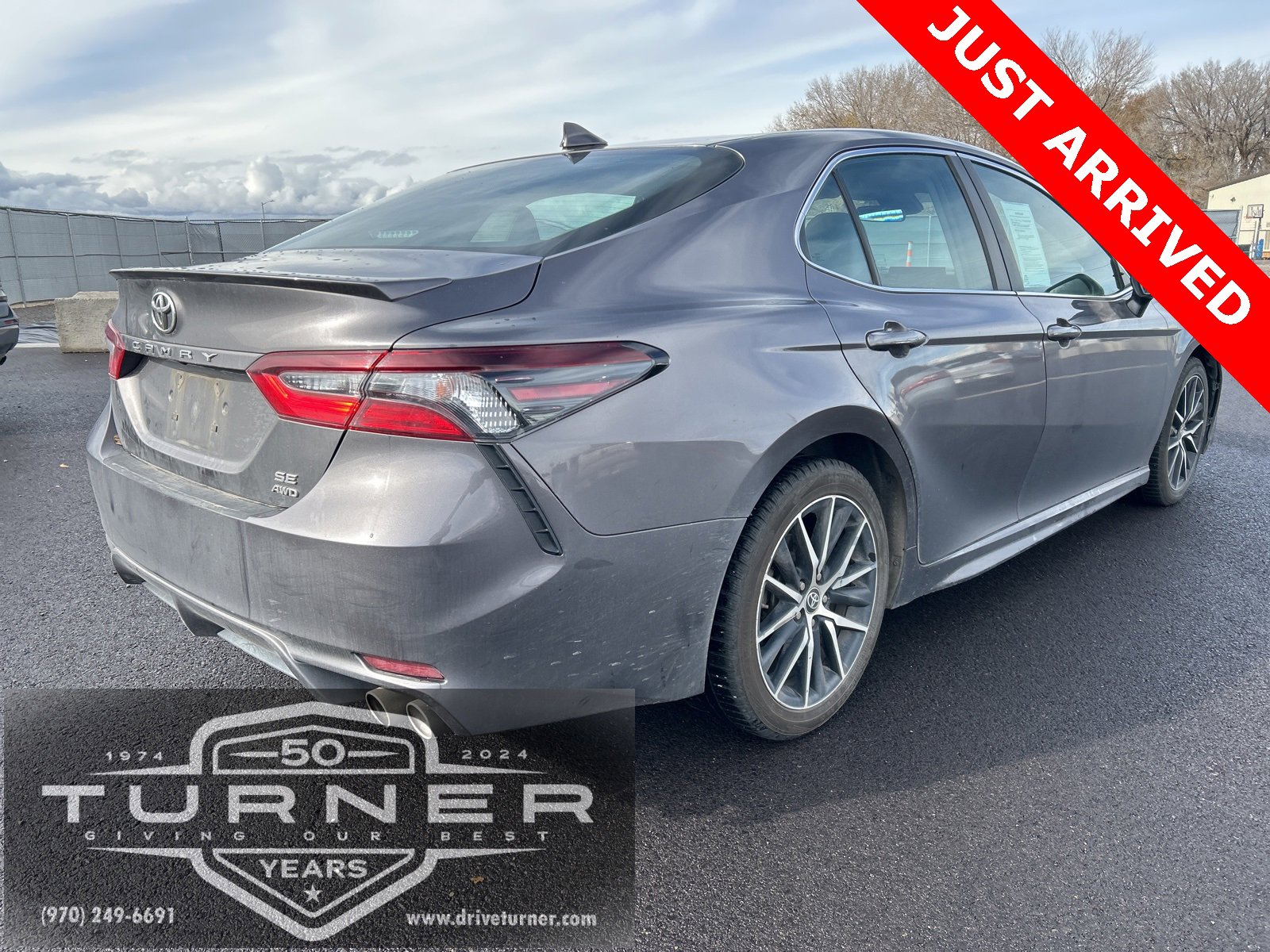 2022 Toyota Camry SE photo 2