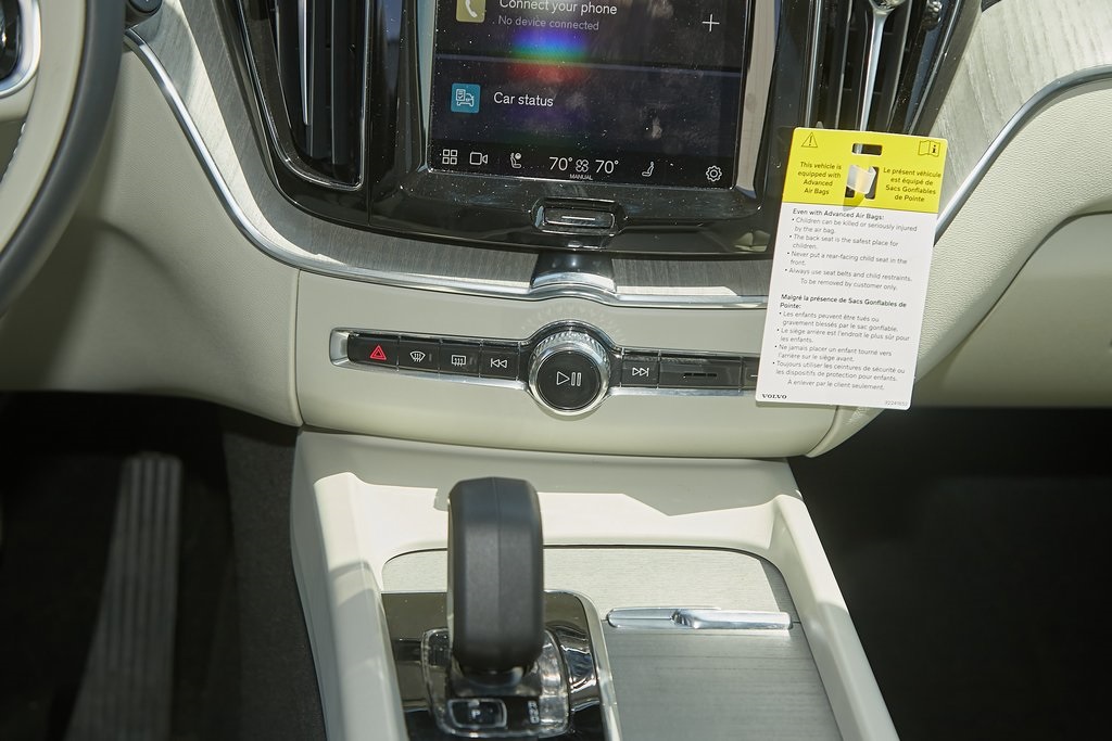 2025 VOLVO XC60 - Image 24