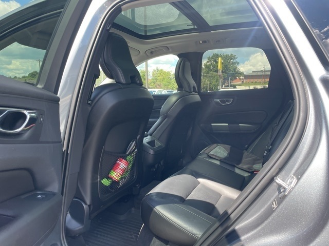 2019 Volvo XC60 T6 Momentum photo 6