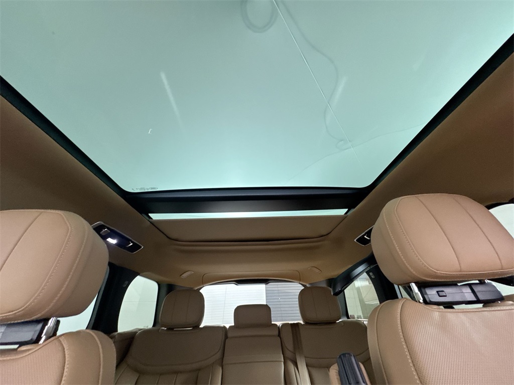 2025 Land Rover Range Rover SE photo 18