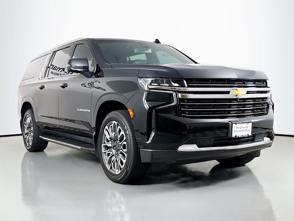 2022 Chevrolet Suburban LT's photo