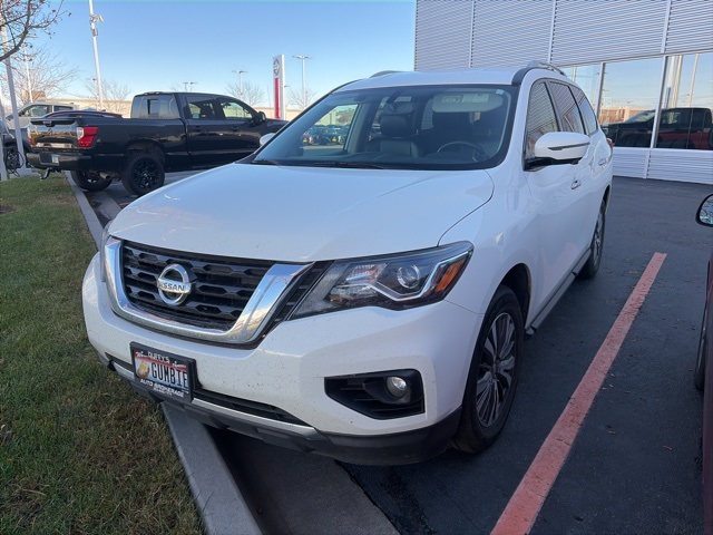 2019 Nissan Pathfinder SL's photo