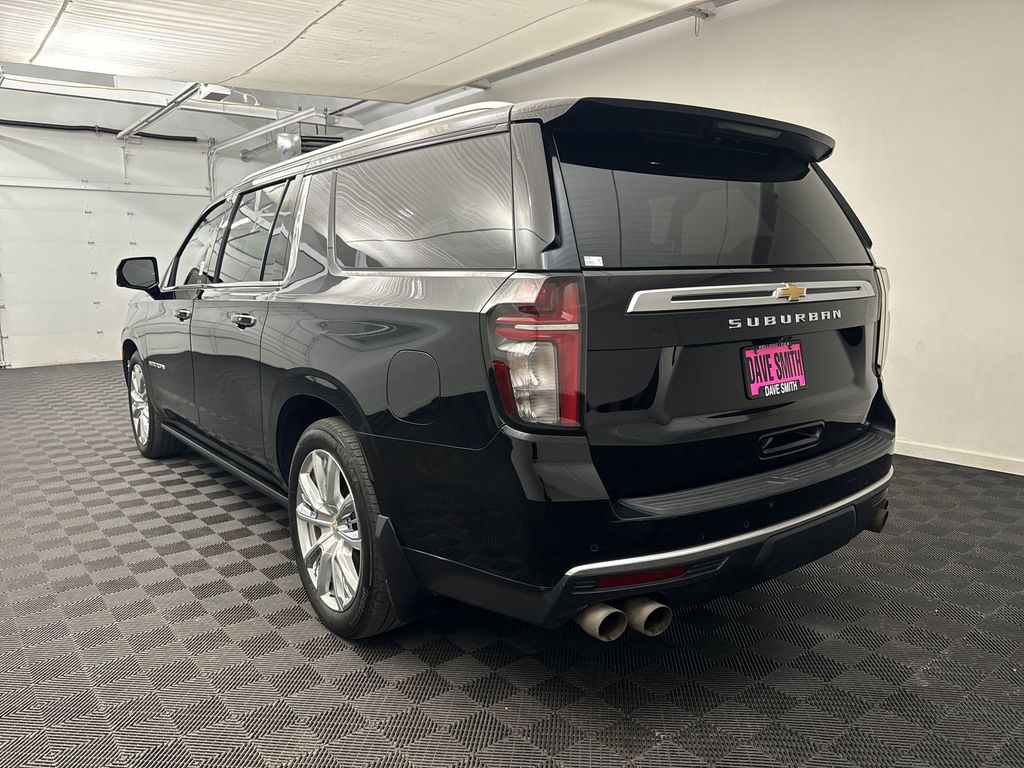 2021 Chevrolet Suburban 1500 High Country photo 3