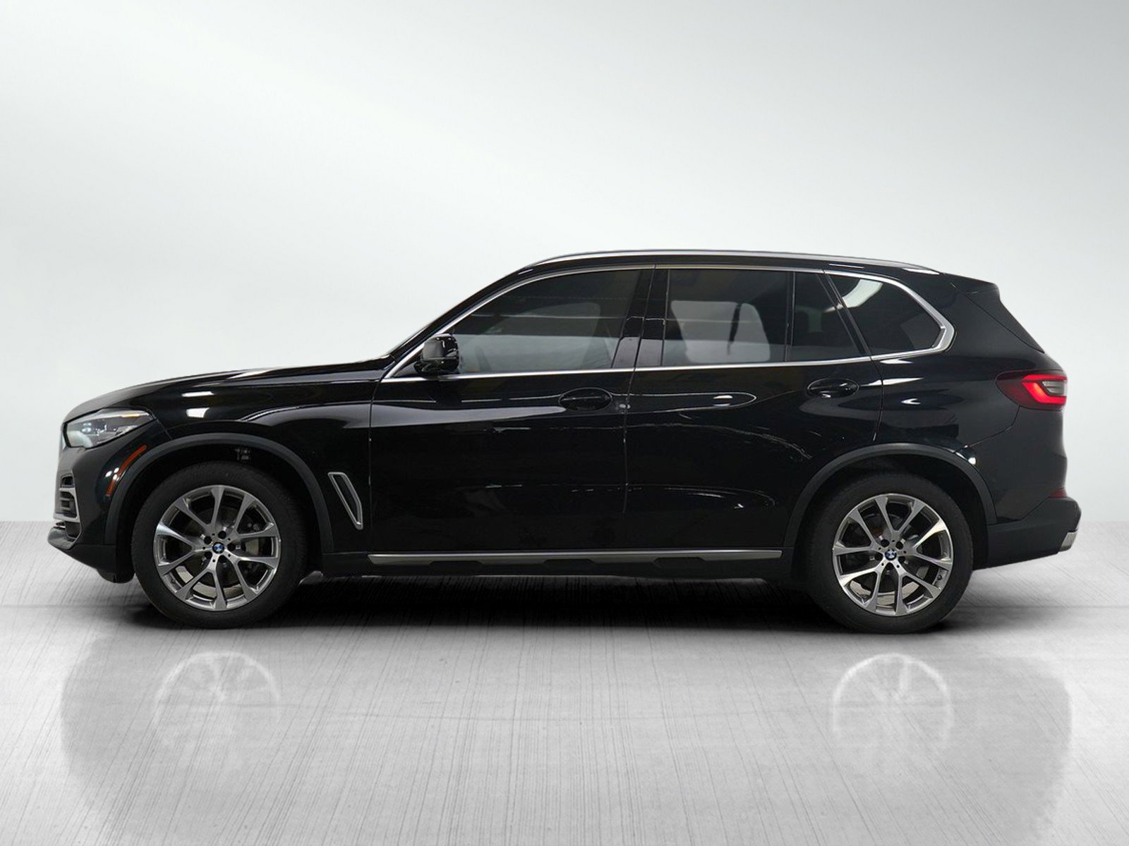 Used 2021 BMW X5 40i with VIN 5UXCR6C01M9E05305 for sale in Wayzata, Minnesota