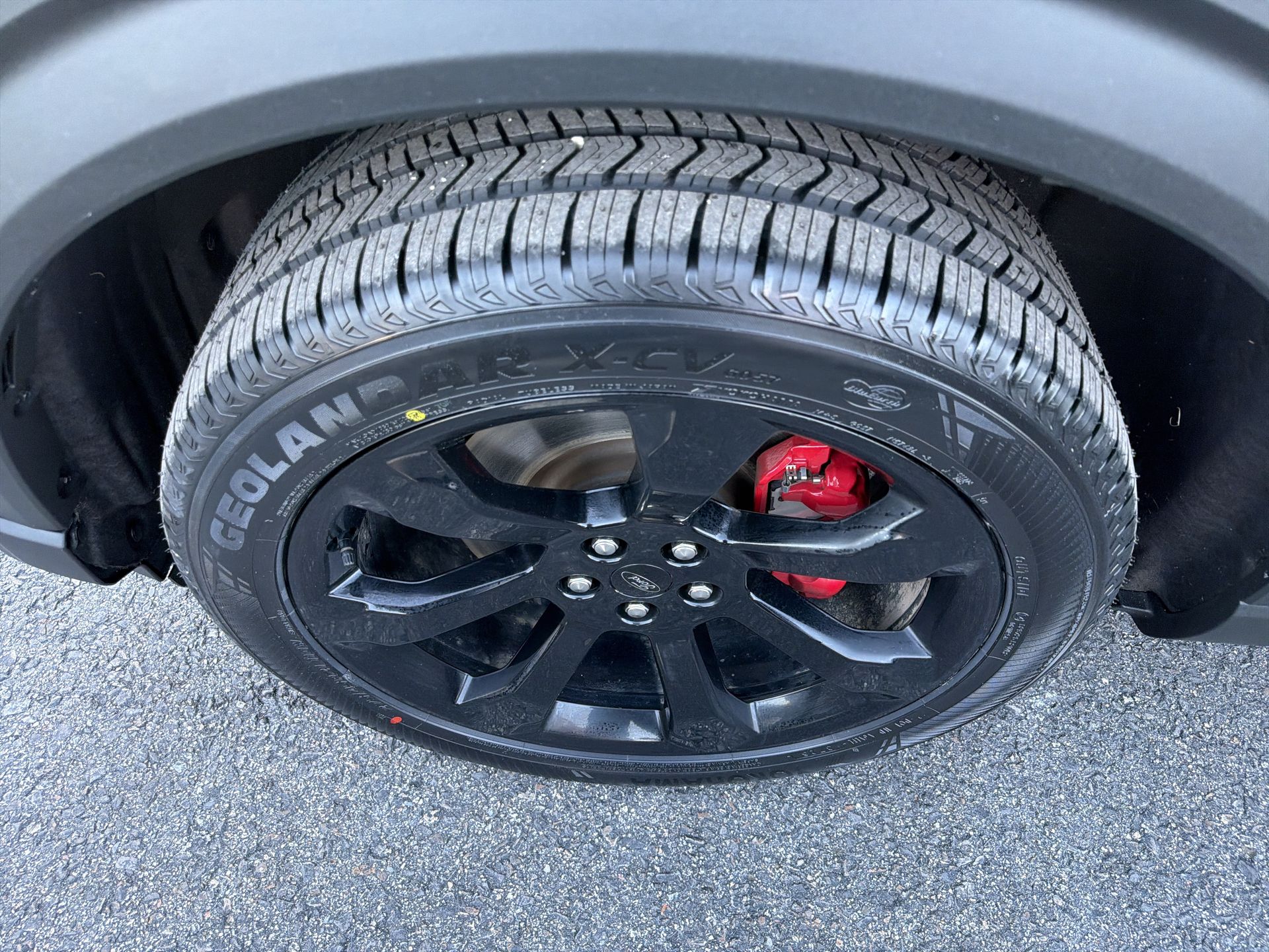 2022 Ford Explorer ST photo 2