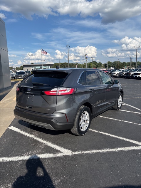 2024 Ford Edge SEL photo 3