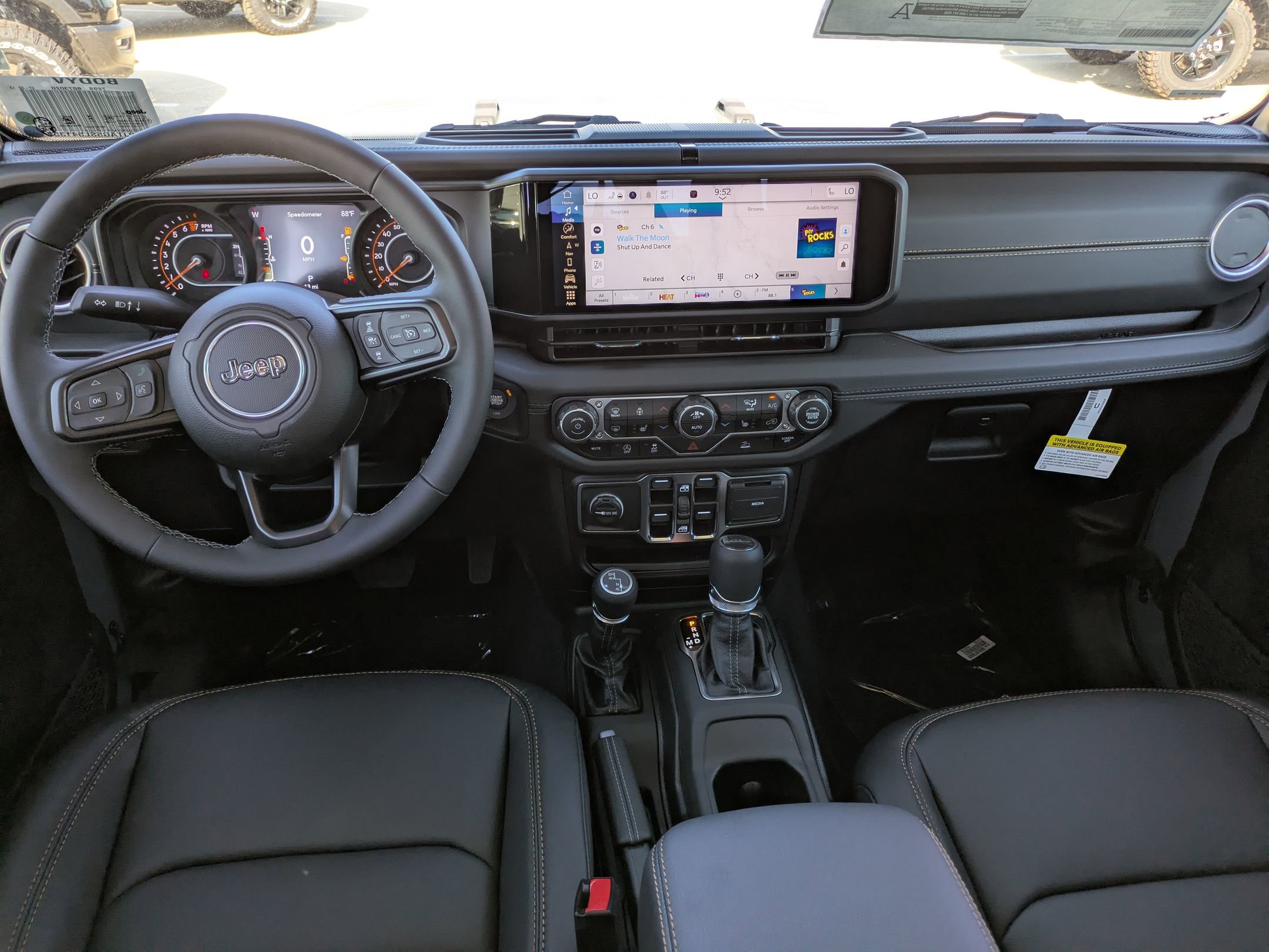 2025 Jeep Gladiator Sport photo 14