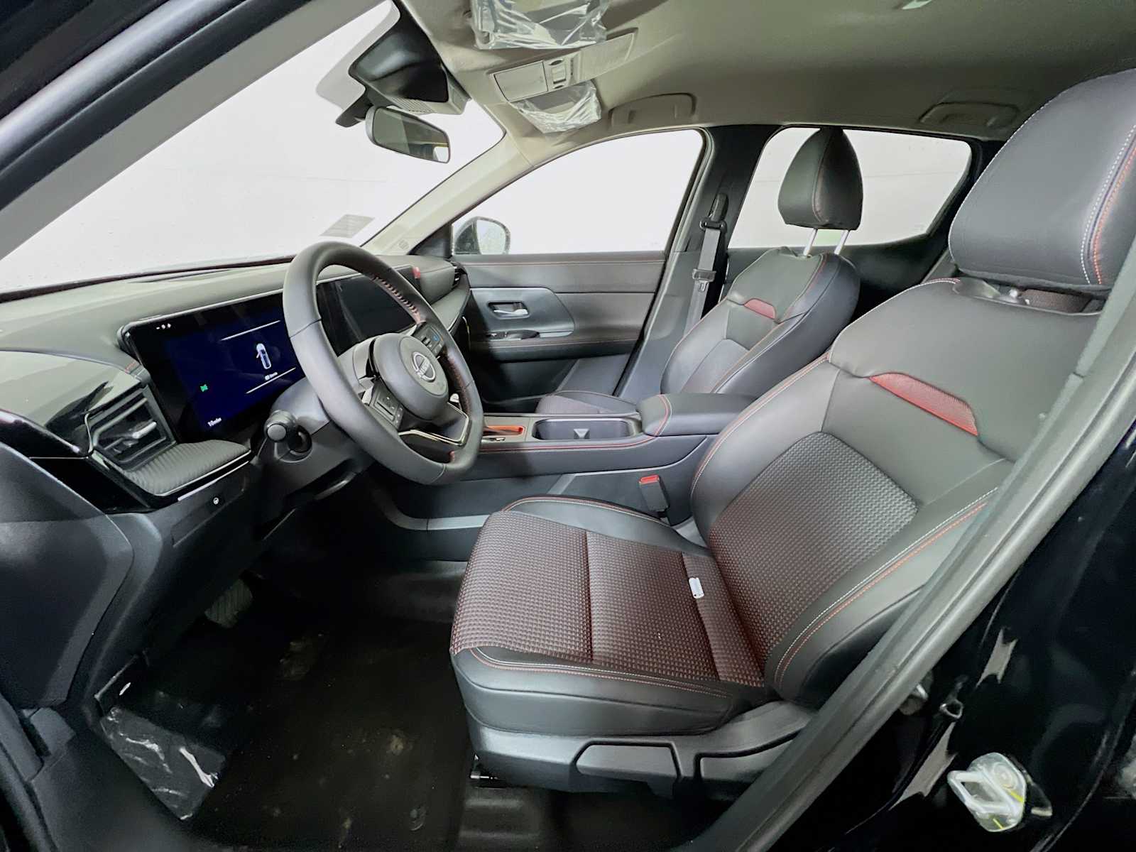 2025 Nissan Kicks SR photo 2