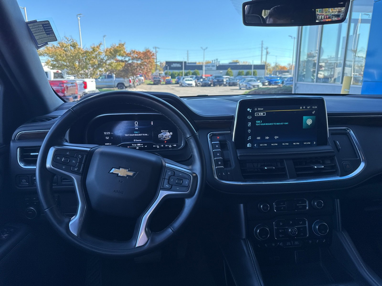 2023 Chevrolet Suburban Premier photo 2