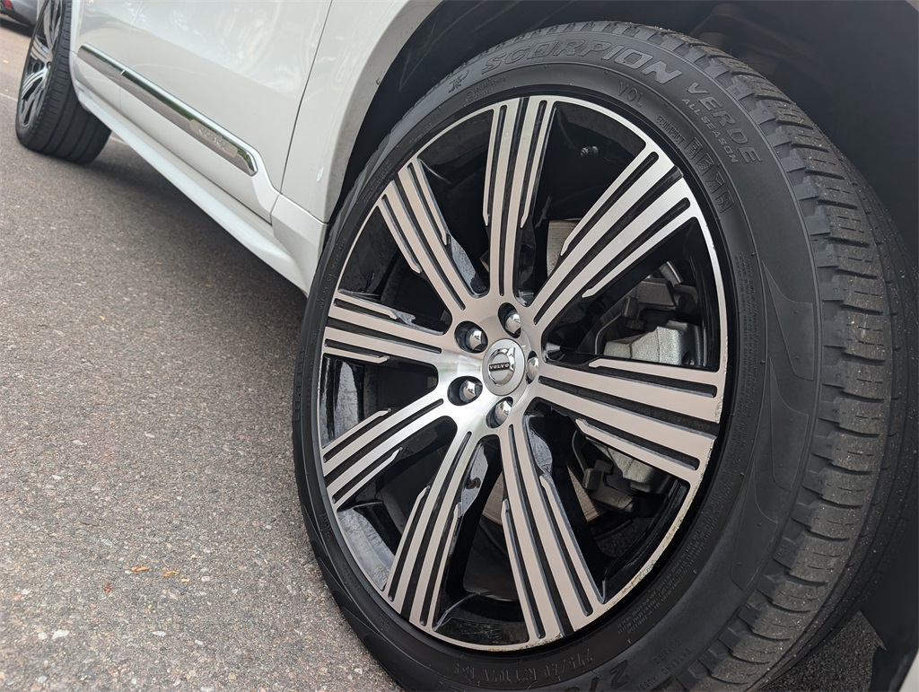 2022 Volvo XC90 Recharge T8 Inscription photo 9