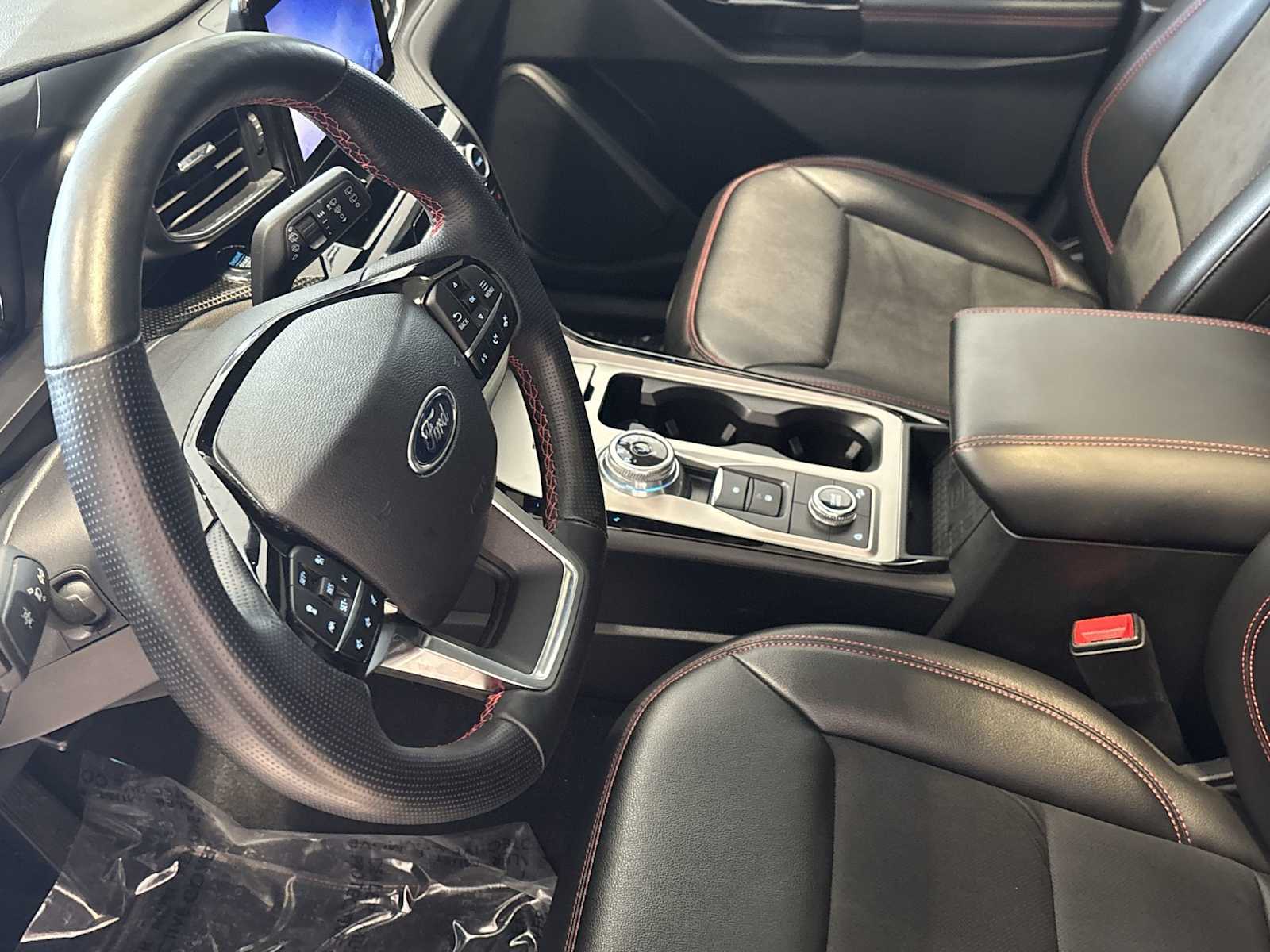 2022 Ford Explorer ST-Line photo 17