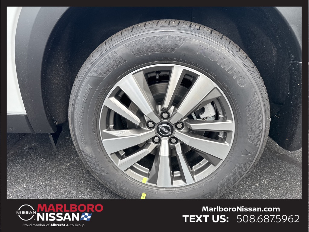 2025 Nissan Pathfinder SL photo 13