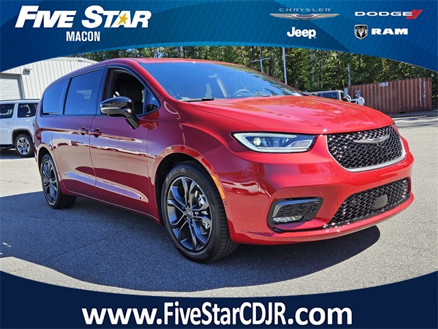 2026 Chrysler Pacifica Select's photo