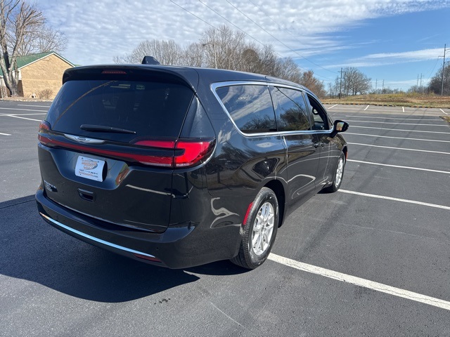 2025 Chrysler Pacifica photo 6