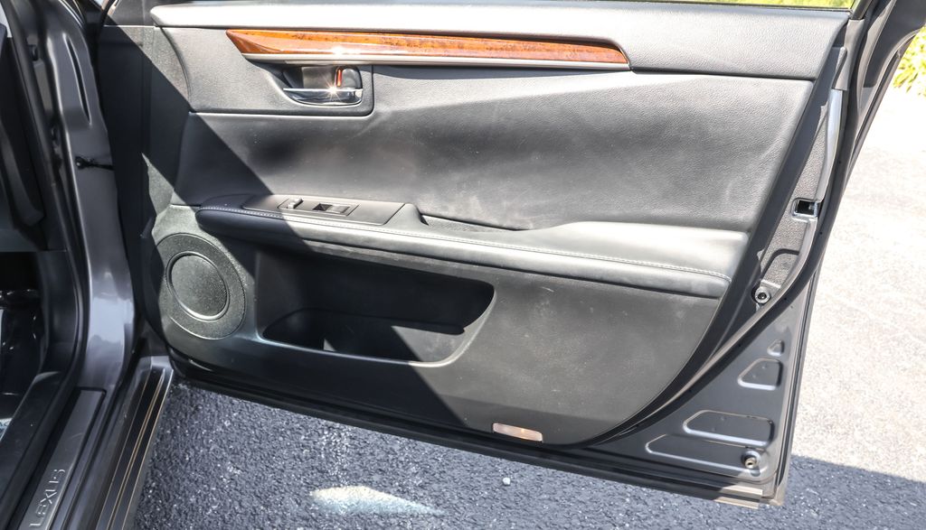 2014 Lexus ES 350 photo 34