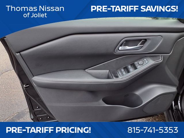 2026 Nissan Rogue SV photo 13
