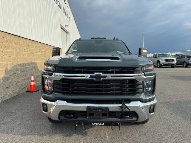 2025 Chevrolet Silverado 2500HD LT photo 2