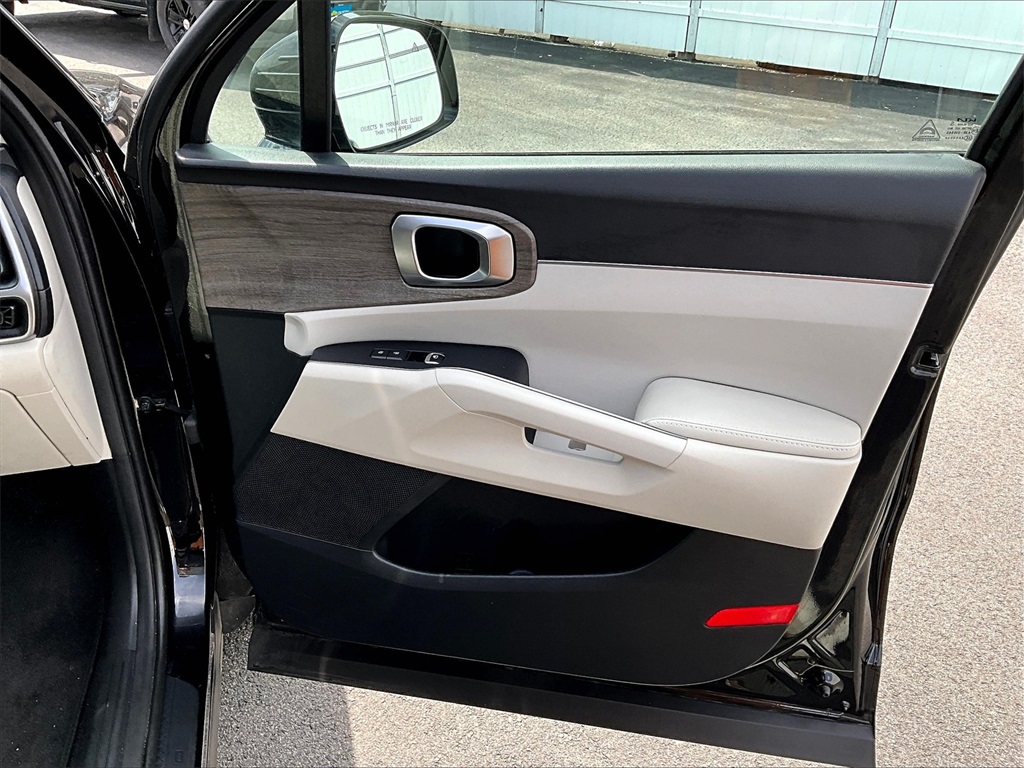 2022 Kia Sorento S photo 12