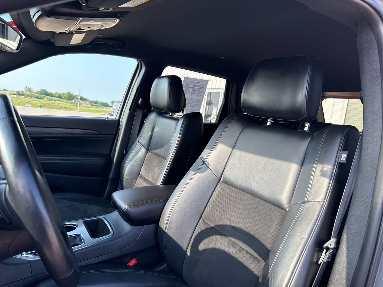 2021 Jeep Grand Cherokee Laredo X photo 17